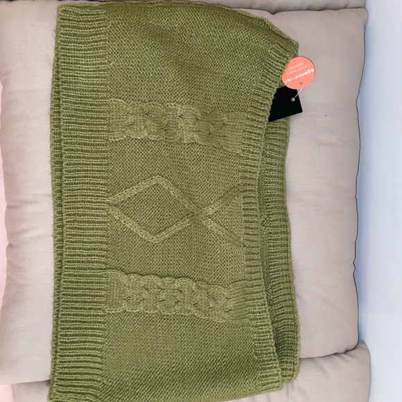 Crop Top - Picture 2 of 3